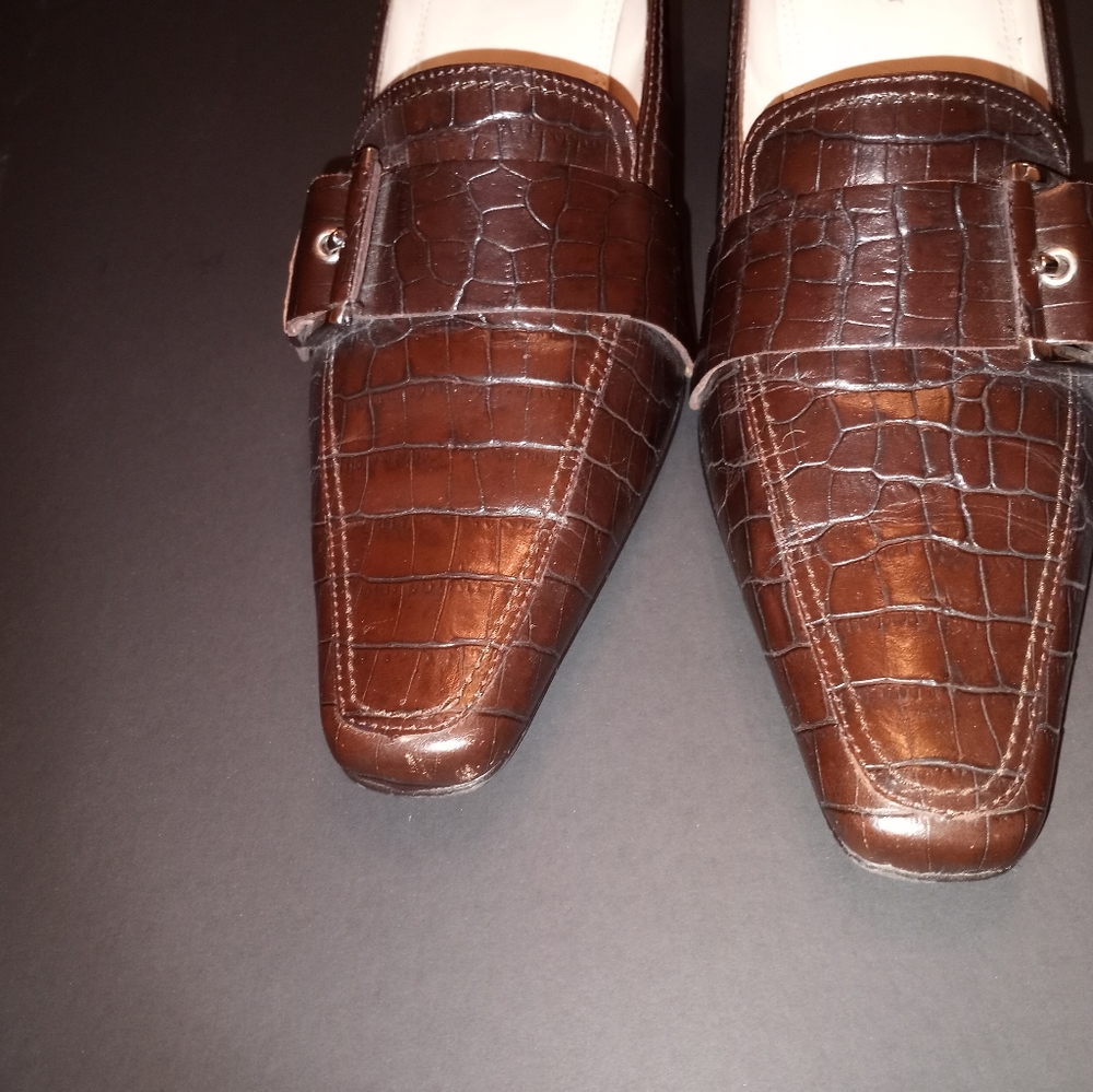 Shoes - Picture 2 of 4